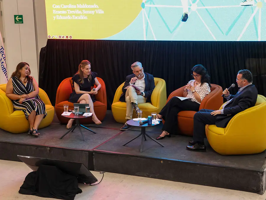 El panel se realizó en el auditorio del edificio Expedition FEMSA