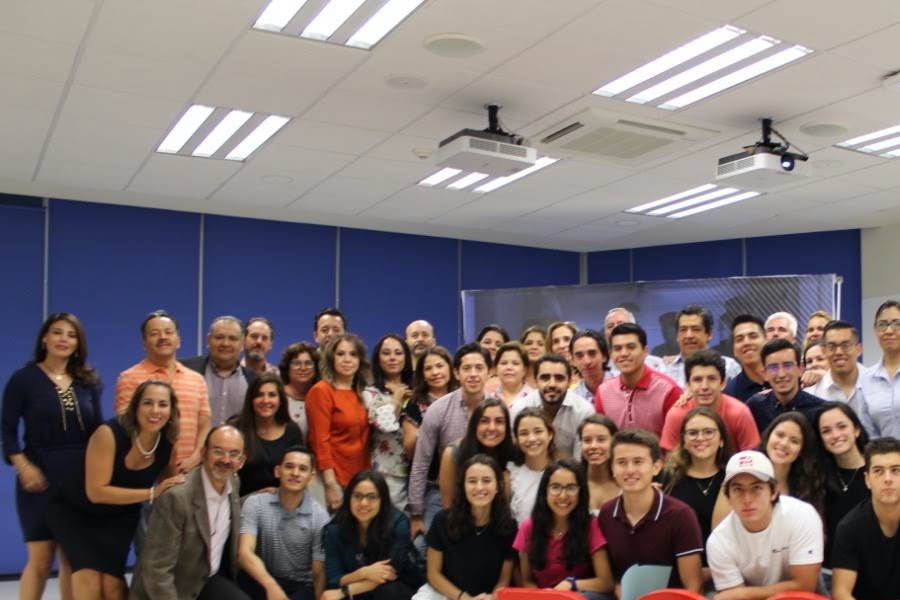 Participantes de Semestre i, profesores, alumnos y padres de familia. 