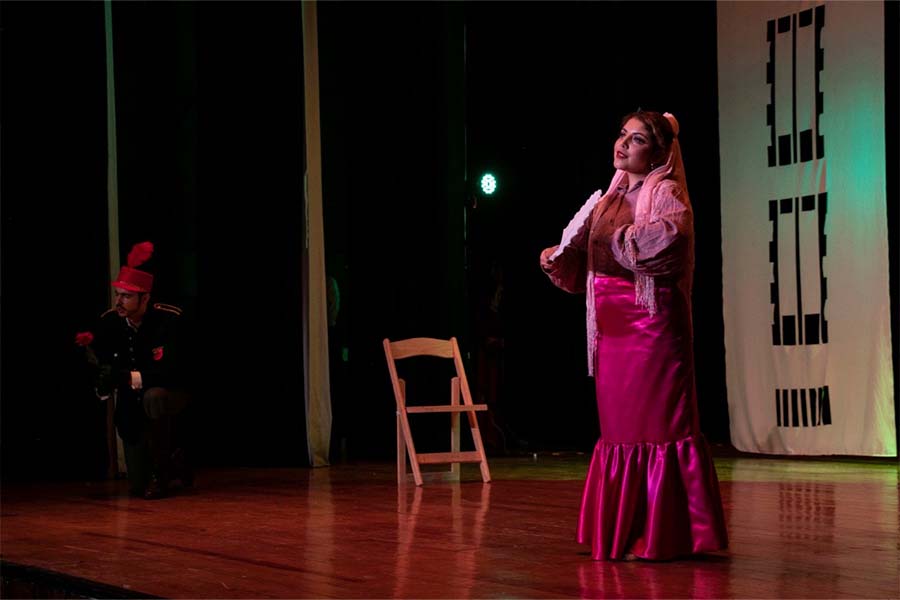 Paola mientras encarna a uno de sus personajes de ópera. | Foto: Cortesía