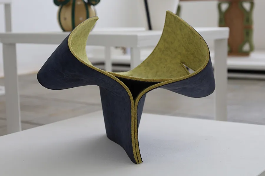 Porta zapatos Pie-dora dise&ntilde;ado por Sara Casta&ntilde;eda con biomaterial Celium y fieltro alem&aacute;n.