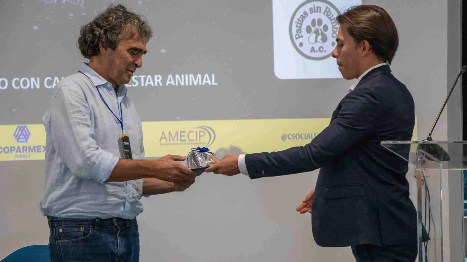 Sergio Fajardo da una pl&aacute;tica en el Tec campus Puebla