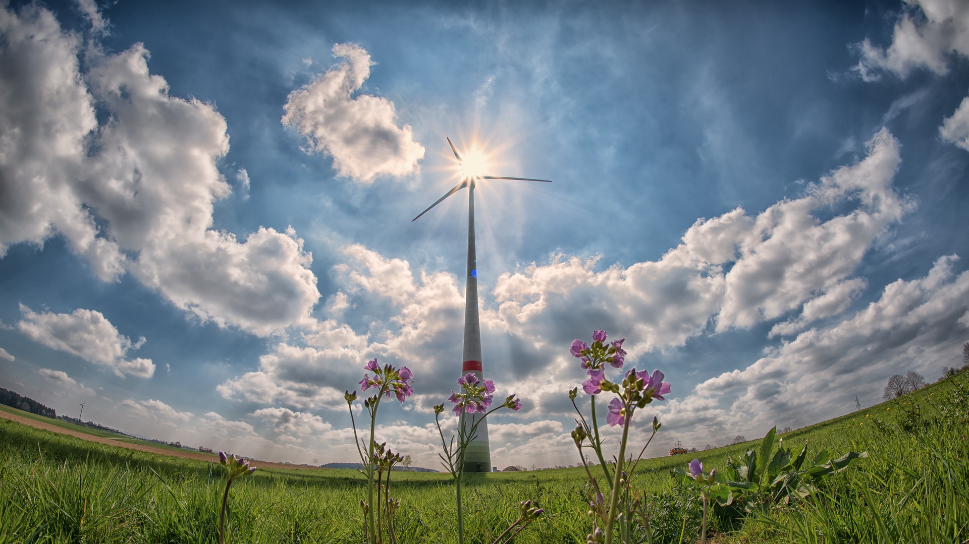 Más allá de la reducción de emisiones contaminantes en el medio ambiente la utilización de energías limpias entre la población reduciría el costo de la vida a mediano plazo.