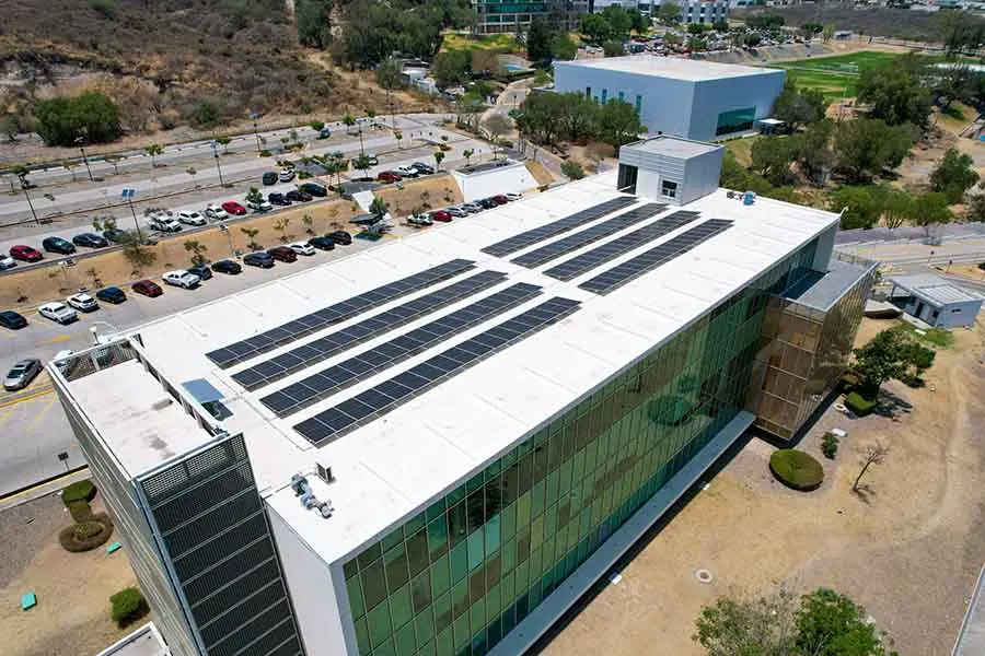 Paneles fotovoltaicos instalados en el edificio Parque Tecnológico CIEN.