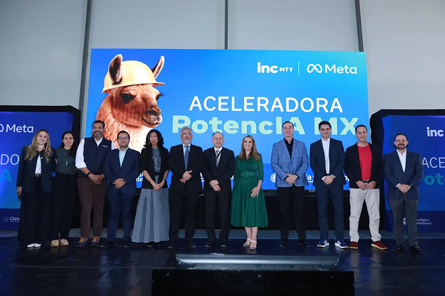 Equipo de Meta, Tec de Monterrey, incMTY y autoridades federales durante la presentaci&oacute;n oficial de PotencIA MX en Ciudad de M&eacute;xico.