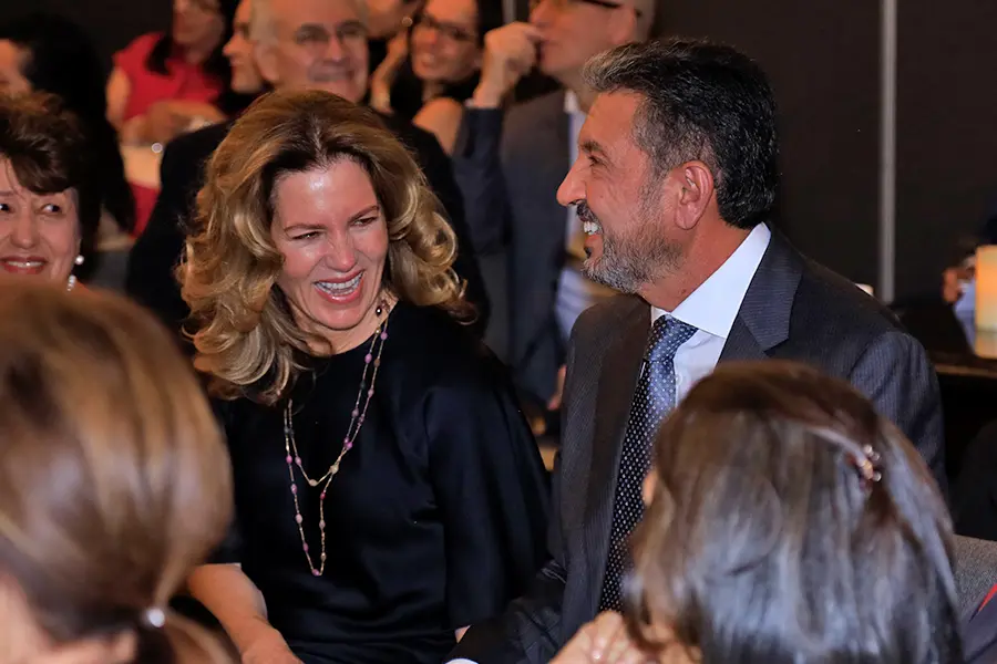 Fernando Estrada y su esposa