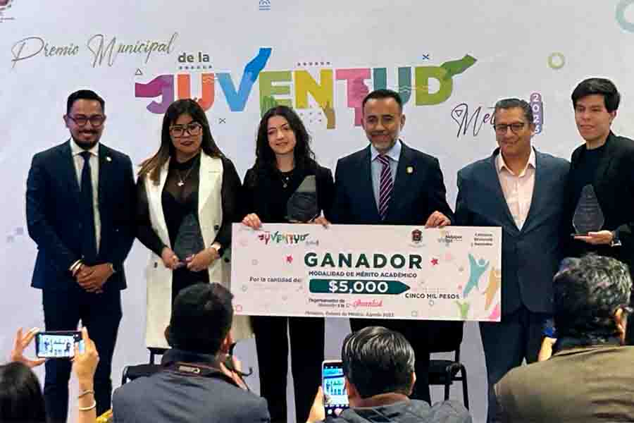 Alumna de PrepaTec recibe Premio Municipal por su talento académico