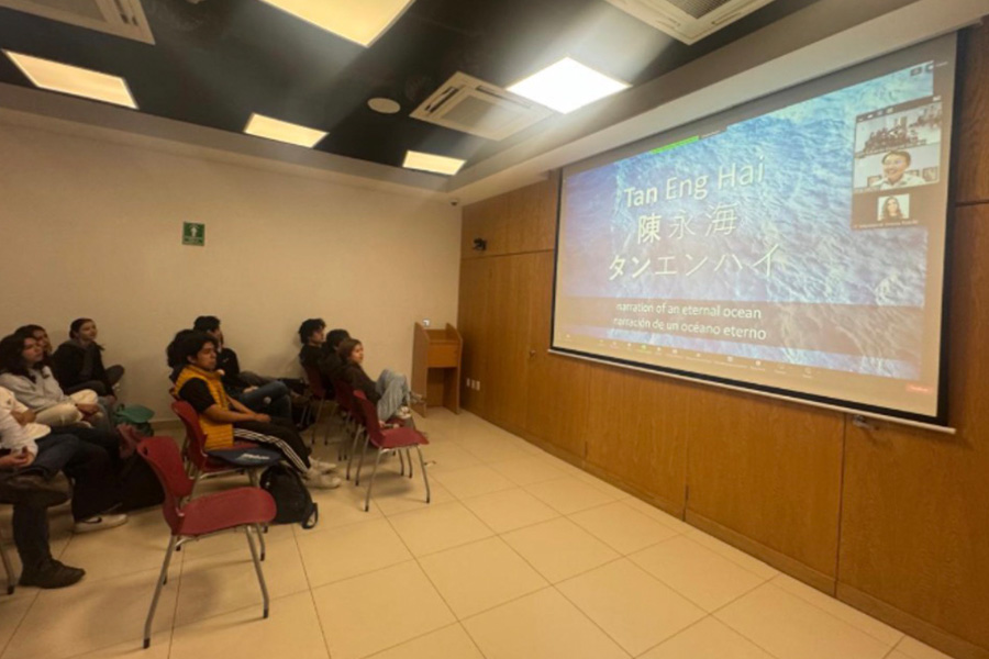 Estudiantes de PrepaTec Esmeralda en conexi&oacute;n con otros estudiantes de la Universidad Meio, en Jap&oacute;n.