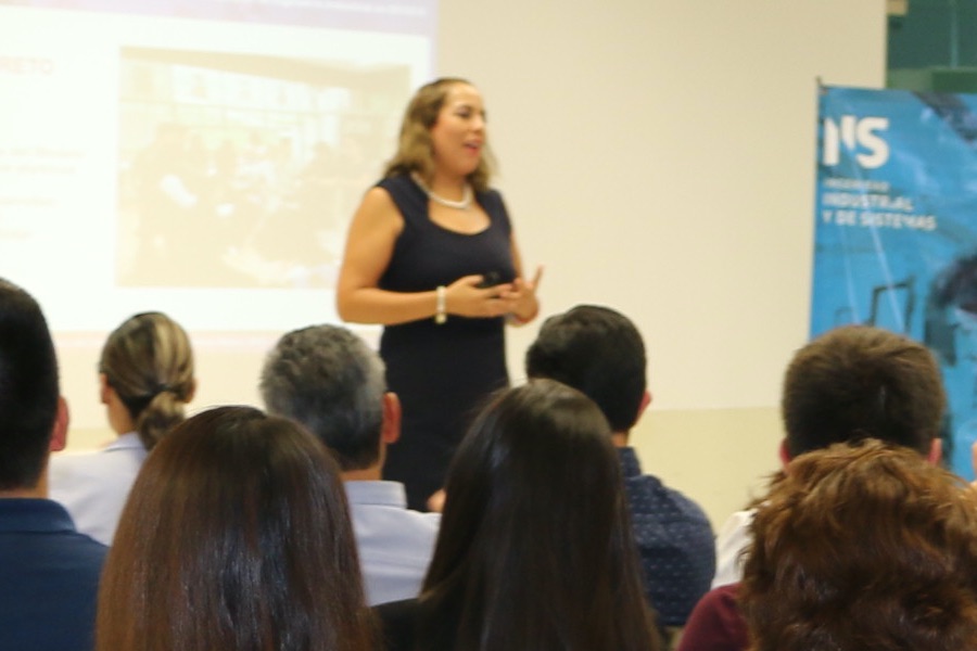 Presentan Semestre i frente a Bosch, padres de familia y estudiantes.