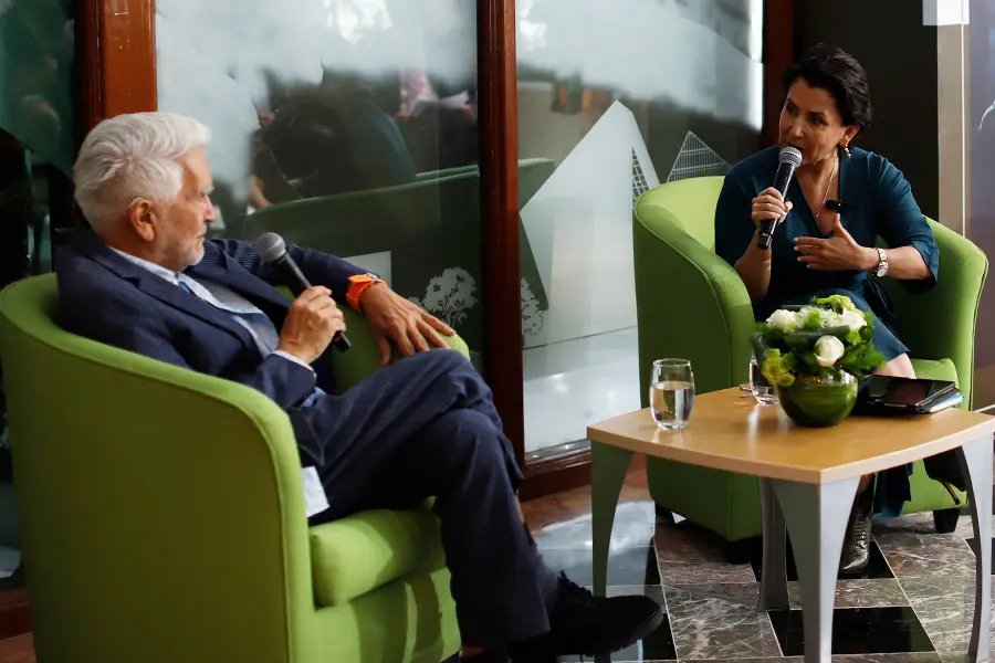 Ernesto Canales y Edna Treviño durante la presentación del libro ¡Hay justicia! en el Tec Campus Estado de México.