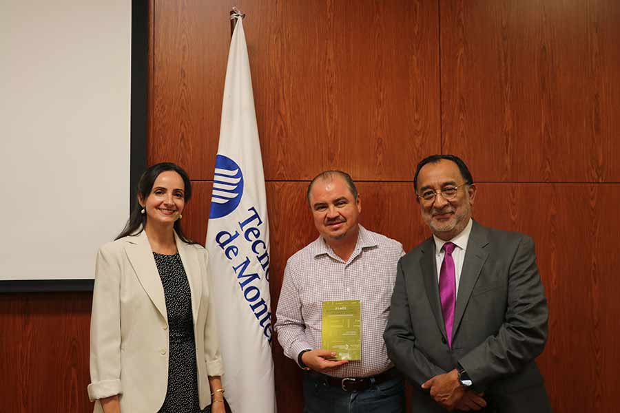 Profesor del Tec Guadalajara presentó libro sobre pymes y ciudadanía empresarial.