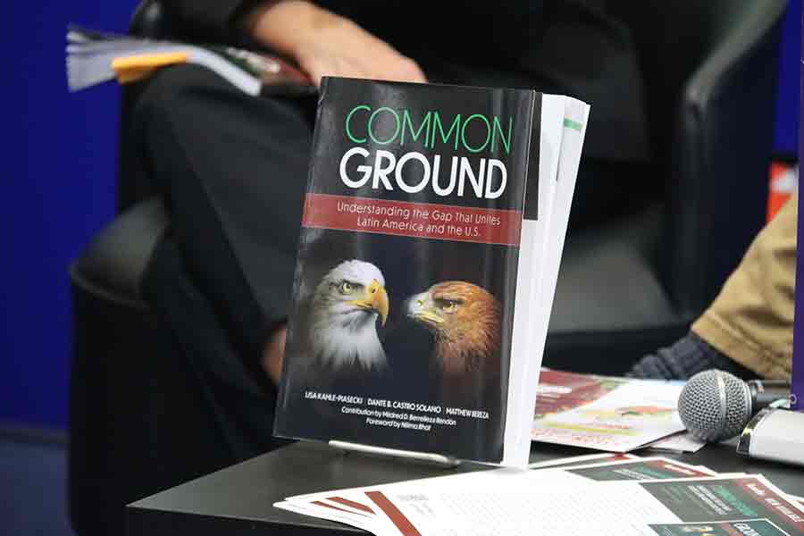 Presentaciones de libros en la FIL Guadalajara, libro Common Ground, understanding Latin American and the US.
