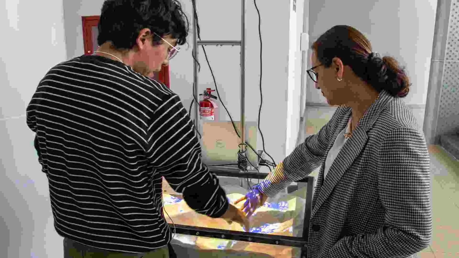 Estudiantes y profesores realizan demostraciones de Sandbox