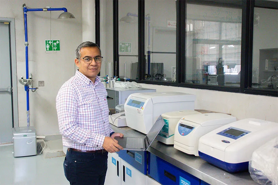 Profesor mexicano sigue trabajando en investigaci&oacute;n sobre programaci&oacute;n y salud