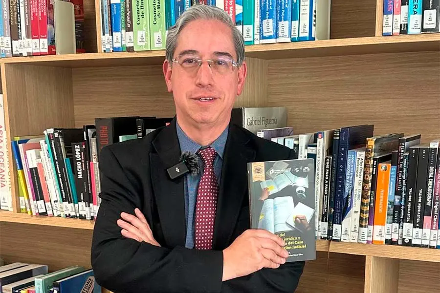 Profesor Tec publica libro sobre el razonamiento jurídico y la IA