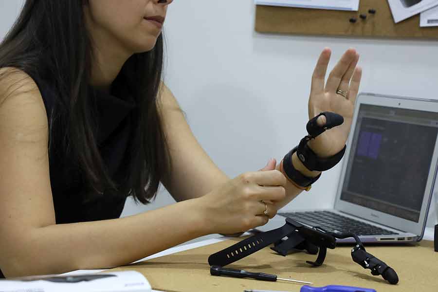 Pr&oacute;tesis de mano creadas en emprendimiento de EXATEC del Tec Guadalajara.