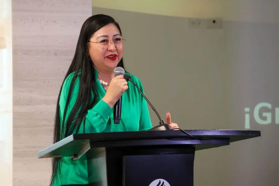 Ana Lucía en Biblioteca Cervantina