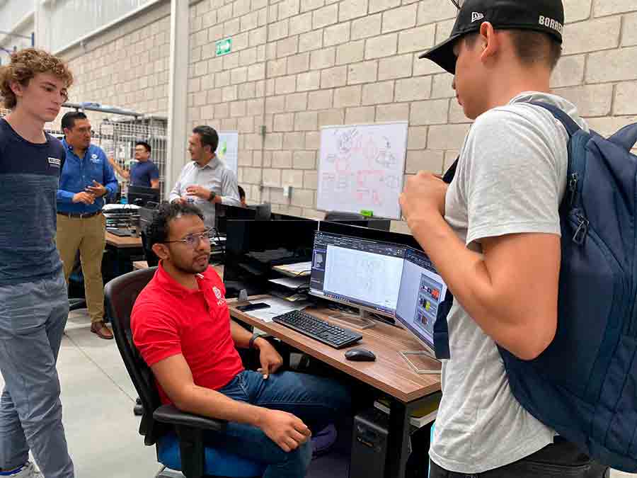 Equipo de robótica de PrepaTec Guadalajara colaboró con empresa Mido. 