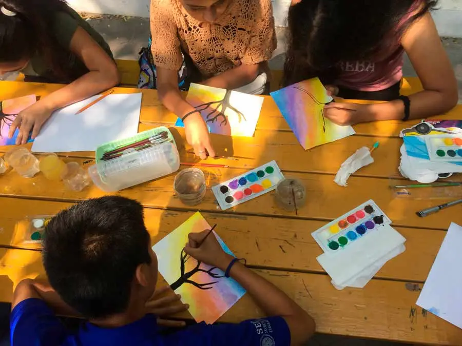 Los jóvenes que participaban en el Proyecto 99 podían tomar talleres de arte.