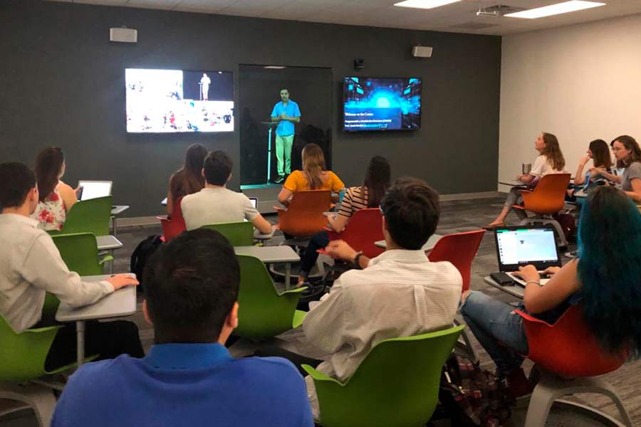 El proyecto permite a estudiantes tener contacto directo con su profesor sin que él se encuentre en el aula.