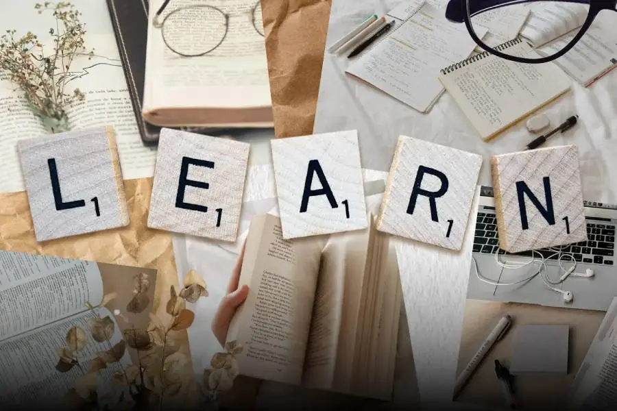 Palabra LEARN, sobre fotografías de cuadernos