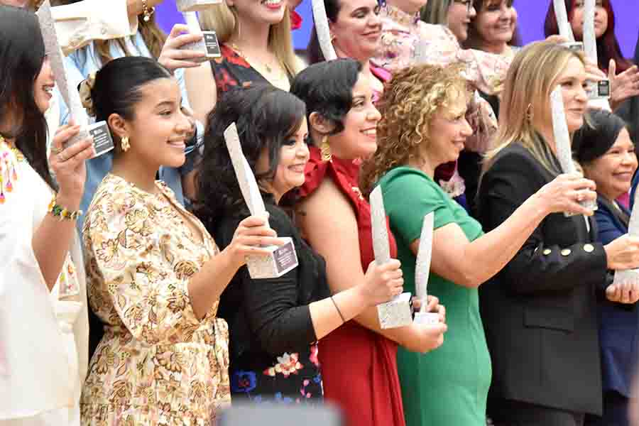 Recibe Premio Mujer Tec por sus proyectos de inclusión y equidad