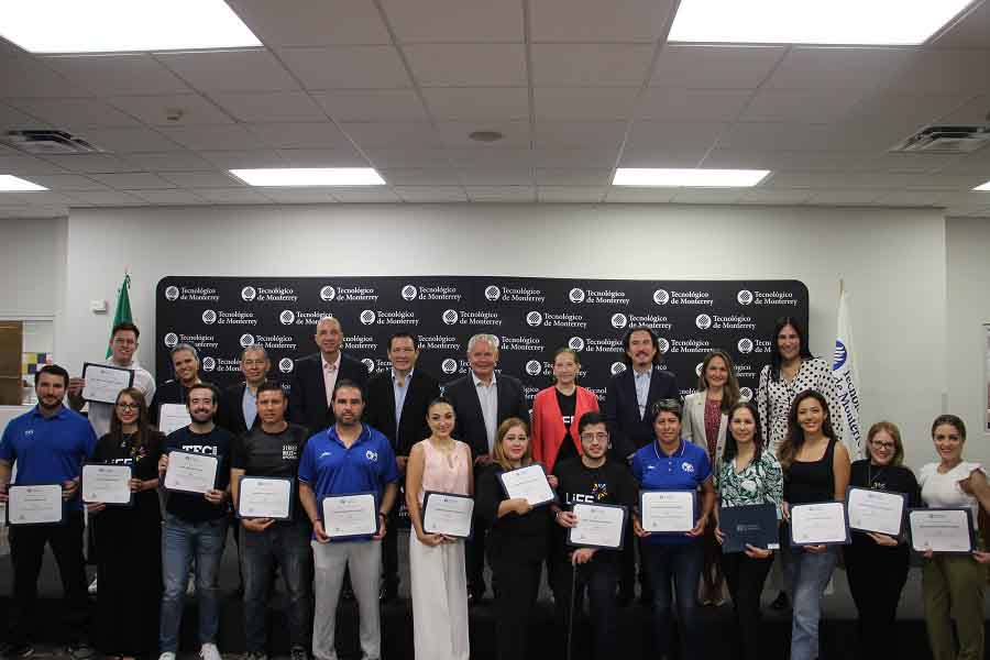 Formadores reconocidos por LiFE en la bienvenida al semestre agosto-diciembre 2022.