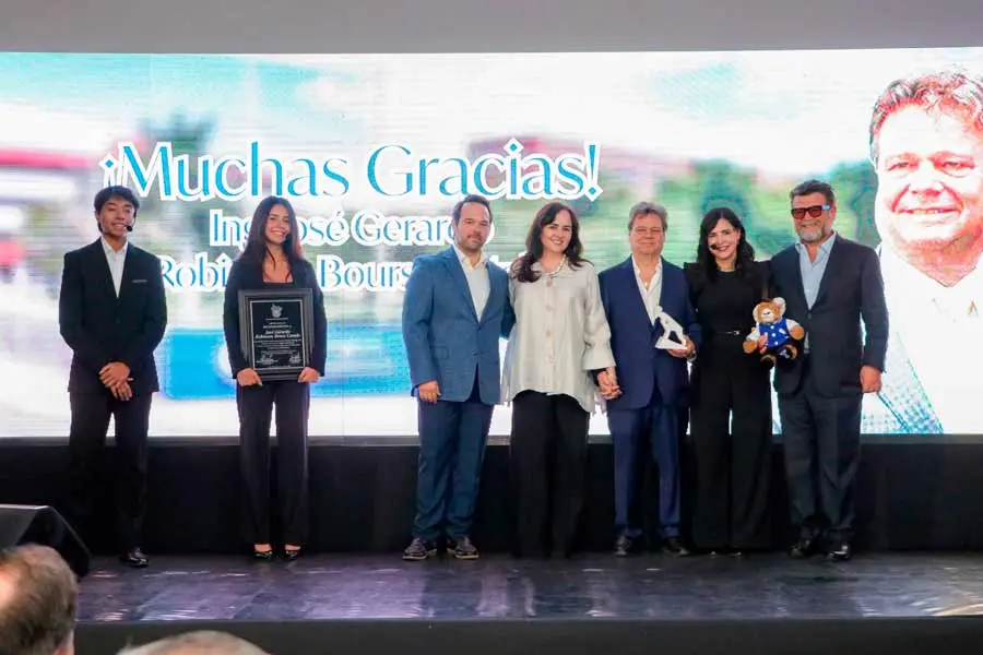 Reconocimiento a Gerardo Bours en el Informe Anual del Tec campus Obregón