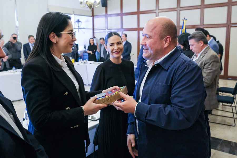 Jalisco reconoce a participantes de mesa de salud y de reactivación económica. 