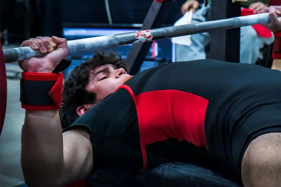 Demi&aacute;n Moreno, Alumno de PrepaTec Esmeralda que rompi&oacute; 2 r&eacute;cords nacionales en el Campeonato Nacional de Powerlifting.