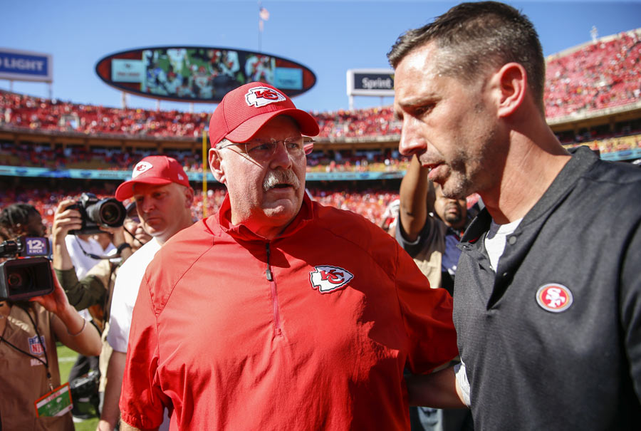 Andy Reid (izq.), coach de Kansas City, y Kyle Shanahan, coach de San Francisco.