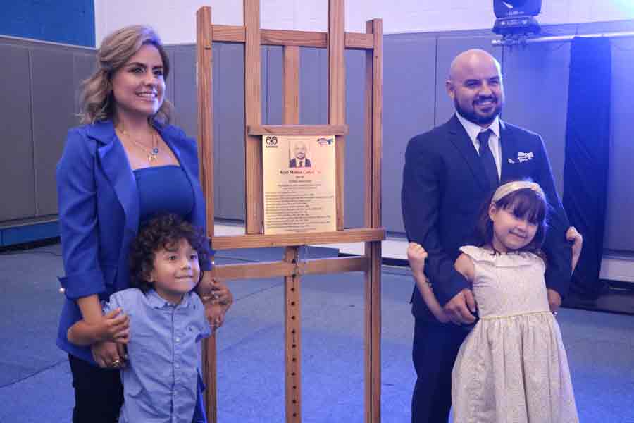 René Molina (der.) junto a su familia.