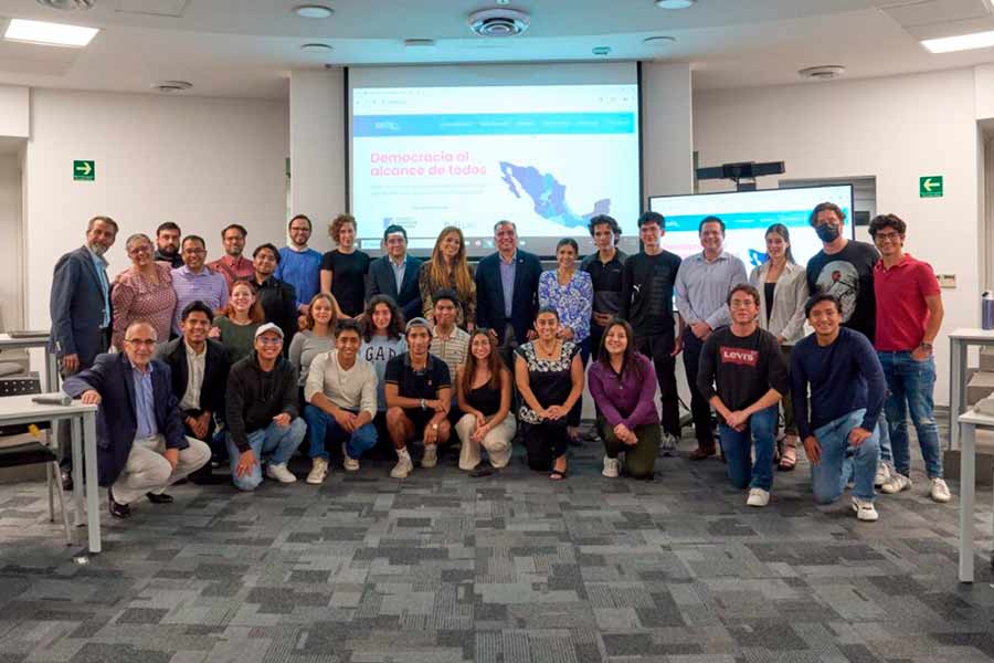 Estudiantes de diversas preparatorias y universidades de Puebla participaron en la conferencia.