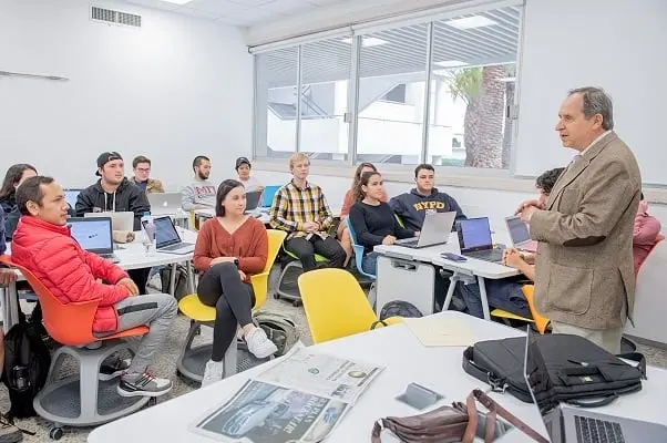 Reconocimiento Salvador Alva