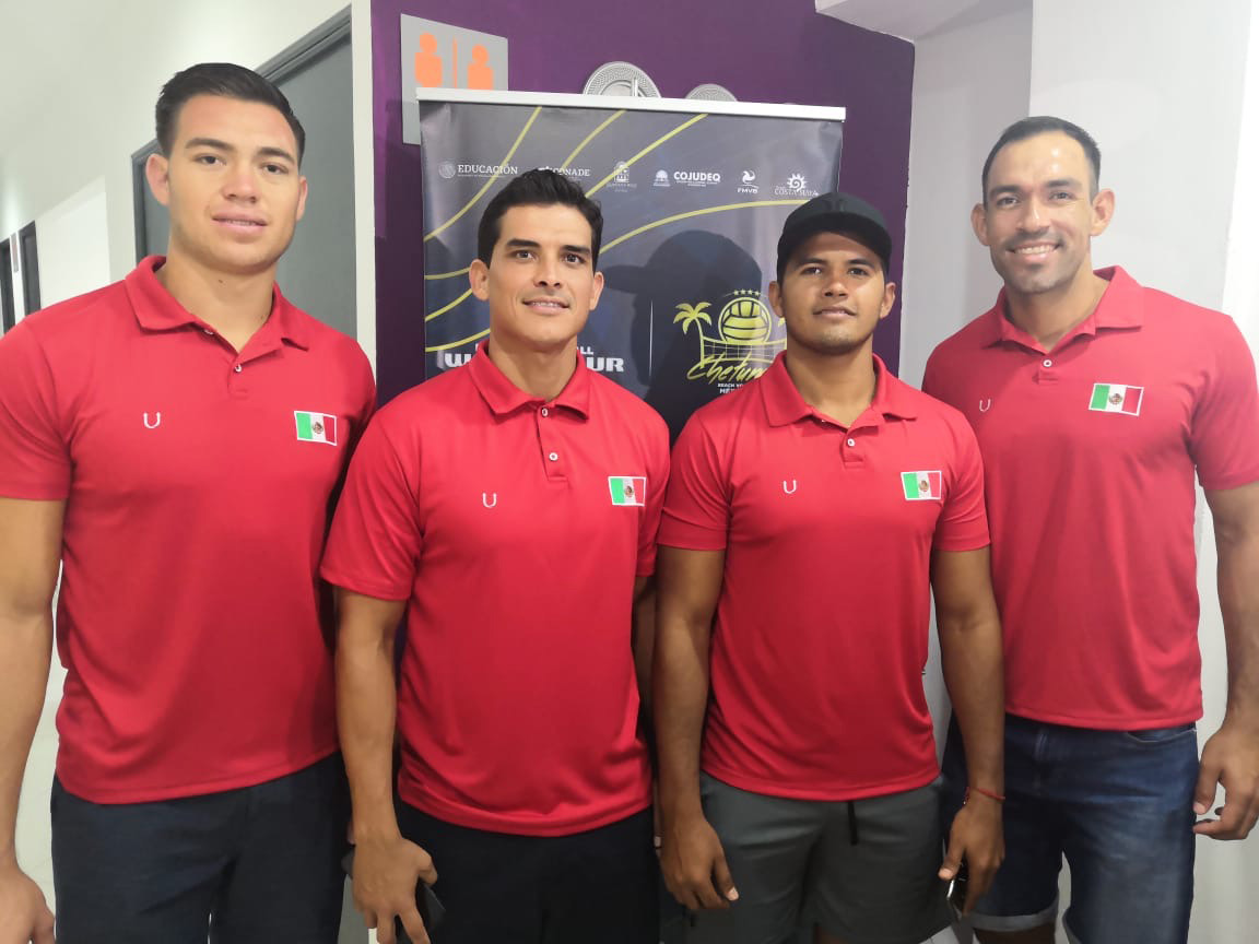 seleccion nacional de voleibol de playa de mexico con playera de ruler