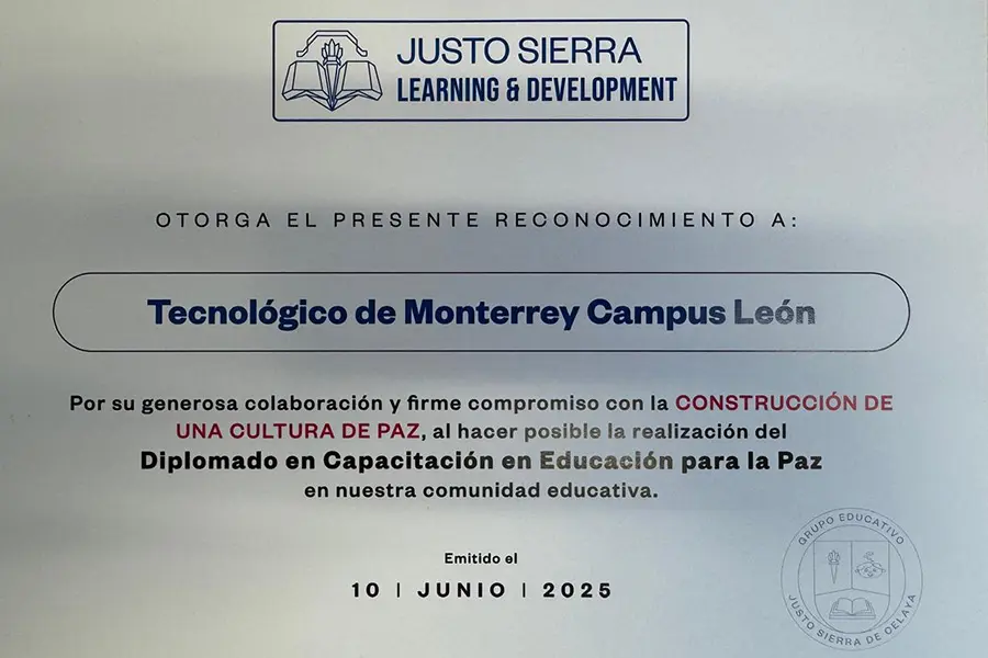 Reconocimiento otorgado al Tec campus León por parte de la escuela Justo Sierra de Celaya.