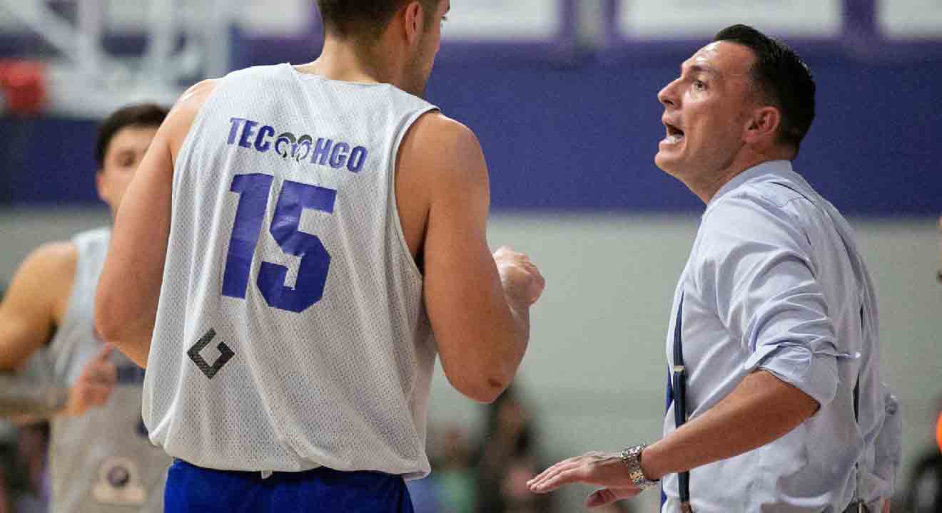 Sergio Molina en partido de Borregos