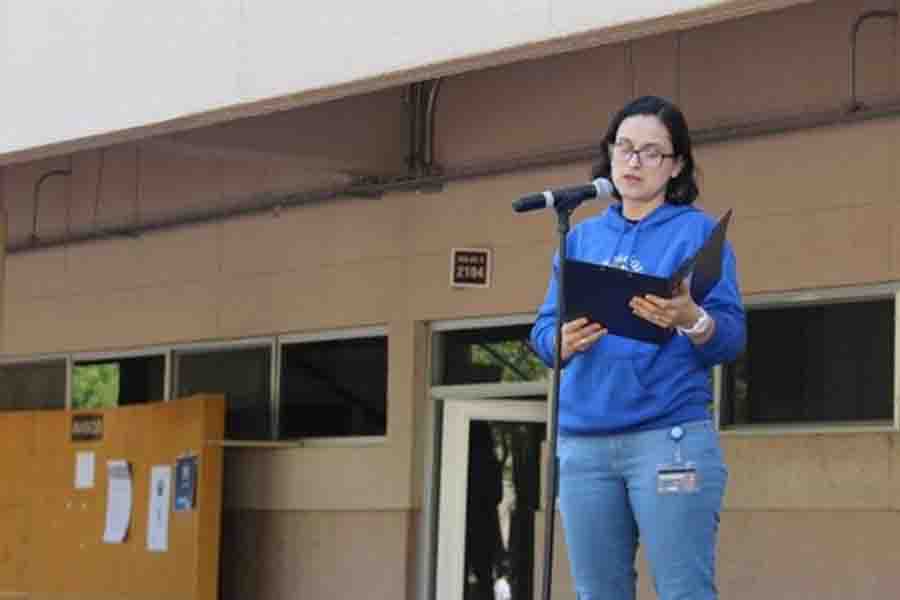 La maestra Susana Jáquez imparte  las materias de Español y Literatura