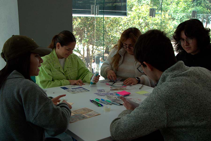 Escritor reflexiona sobre memoria, identidad y escritura en Tec Toluca