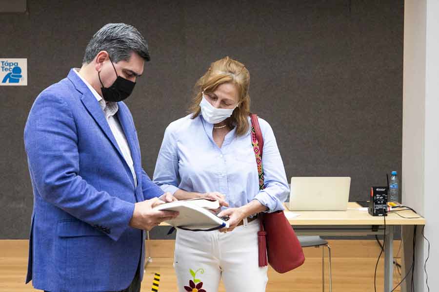 Directivos del Tec acompañaro a la secretaria de Economía durante su visita al Tec