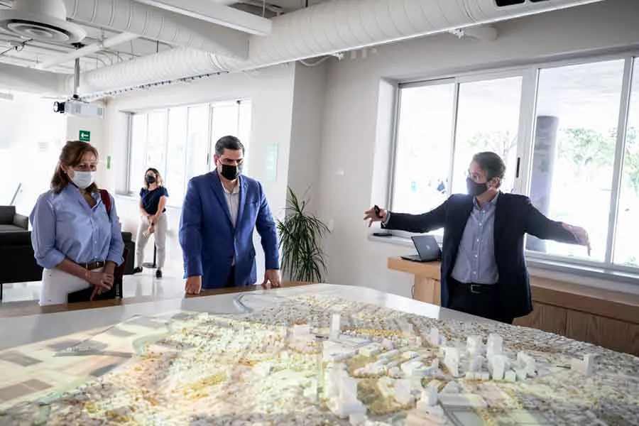 Clouthier visit&oacute; el Tec donde conoci&oacute; iniciativas como Distrito Tec