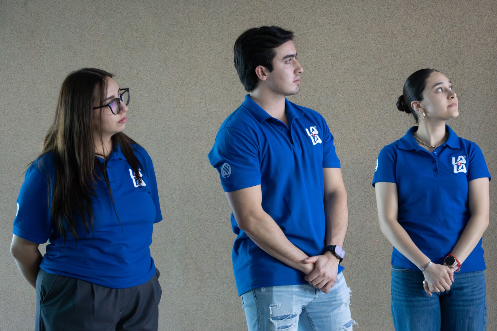 estudiantes durante presentaci&oacute;n del reto