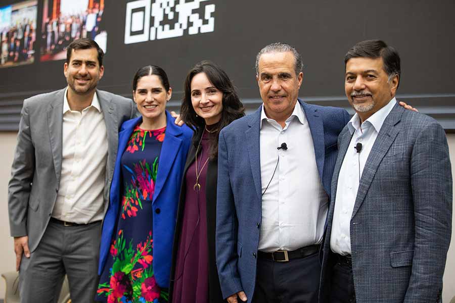 From left to right: Juan Pablo Murra, Rector for Higher Education at the Tec; Lorena Guillé, President of the Femsa Foundation; María de la Paz Toldos, book coordinator; Xavier López, President and Founder of Kidzania; and Raj Sisodia, FEMSA Distinguished Professor of Conscious Enterprise and President of the Conscious Enterprise Center at Tecnológico de Monterrey.