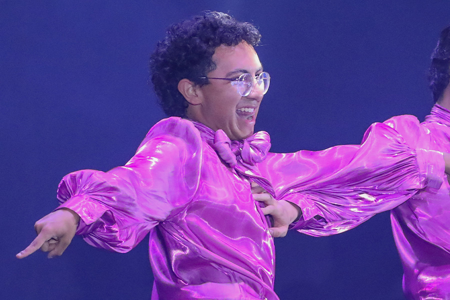 Jorge Álvarez, ganador del premio a mejor ejecutante masculino en danza urbana durante la coreografía 'Debo hacerlo'.