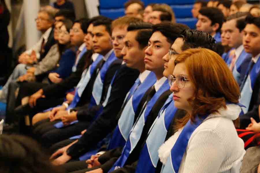 Las graduandas y graduandos se vieron felices durante toda la ceremonia. 