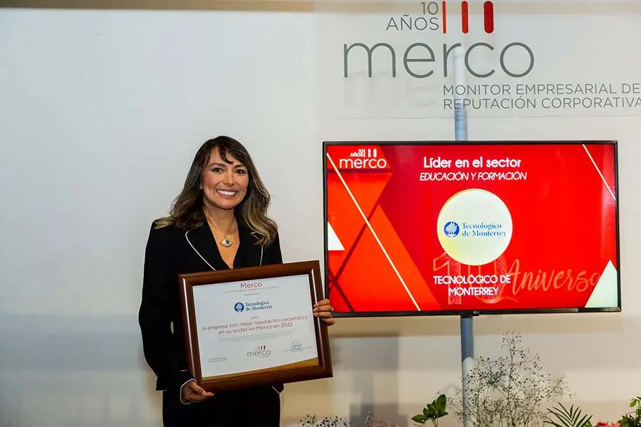 Tec recibe premio como instituci&oacute;n con mejor reputaci&oacute;n