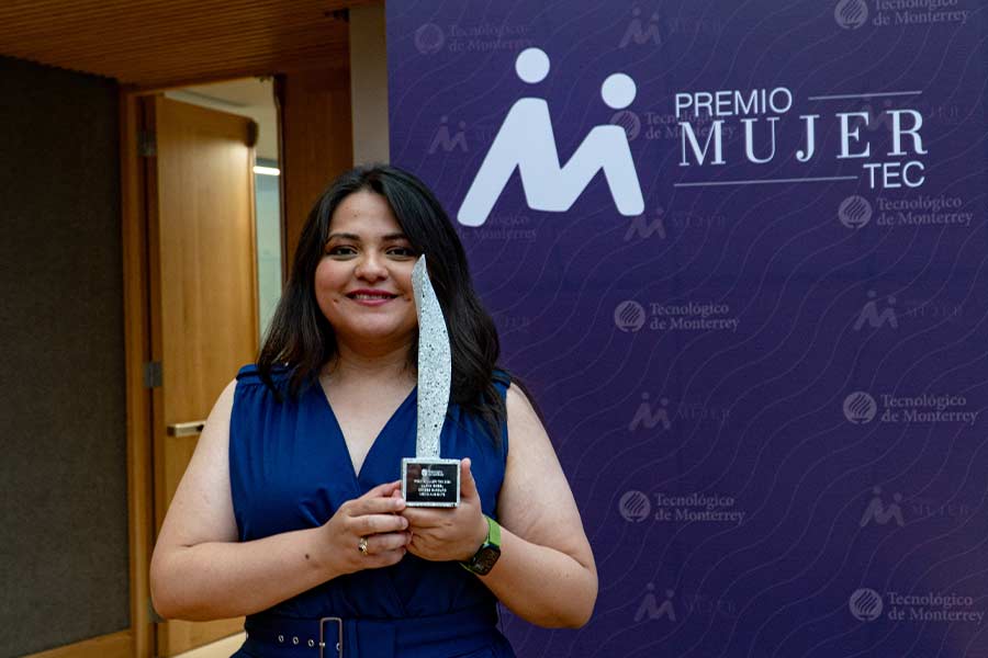 Isabel Méndez en premiación.