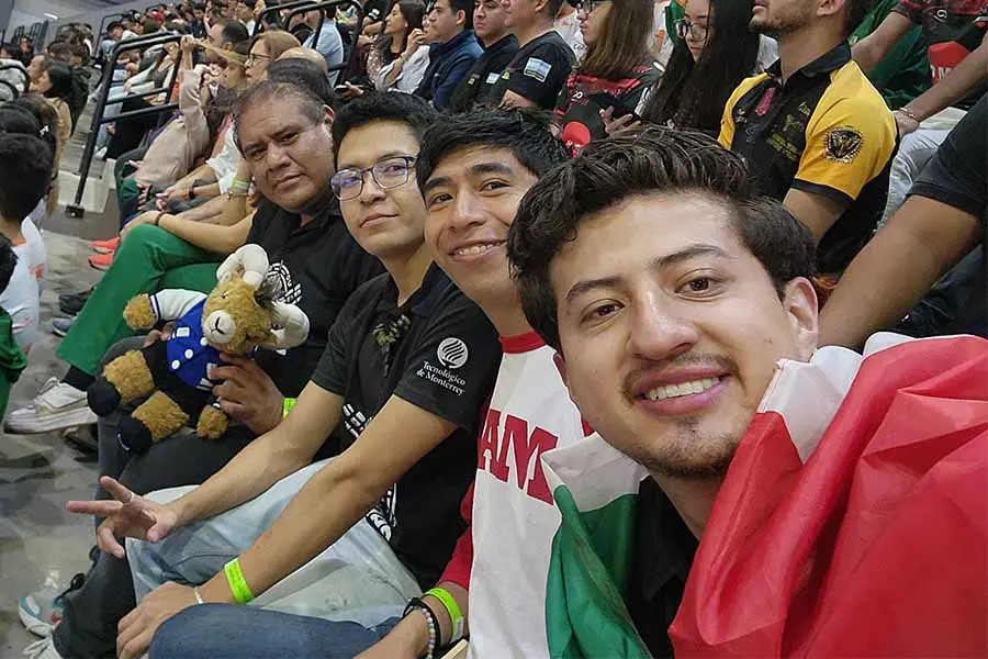 Equipo mexicano destaca en competencia internacional de robótica