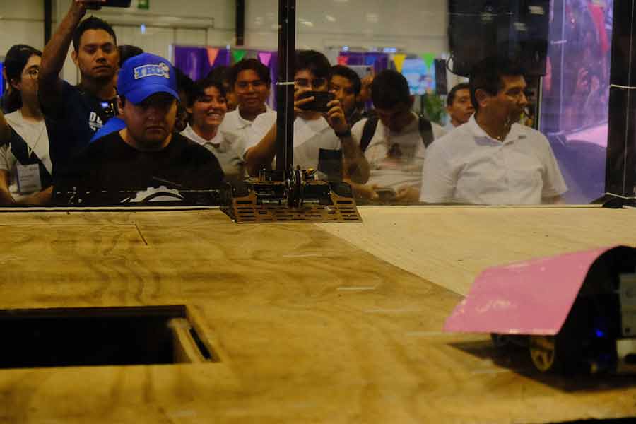 Equipo de Tec Guadalajara gana categoría de torneo mexicano de robótica. 