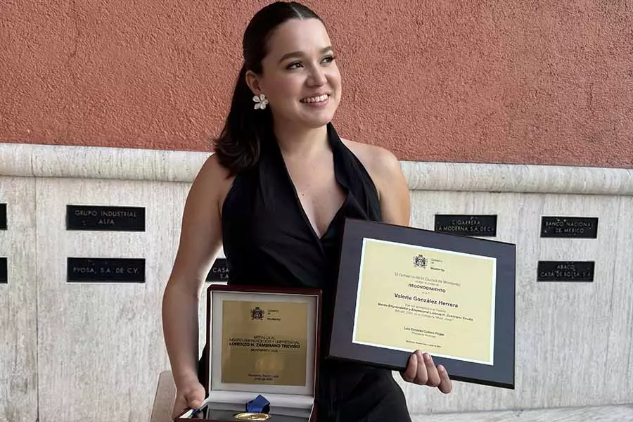 Valeria González, ganadora a la Medalla al Mérito Emprendedor y Empresarial por Finanzas que valen.