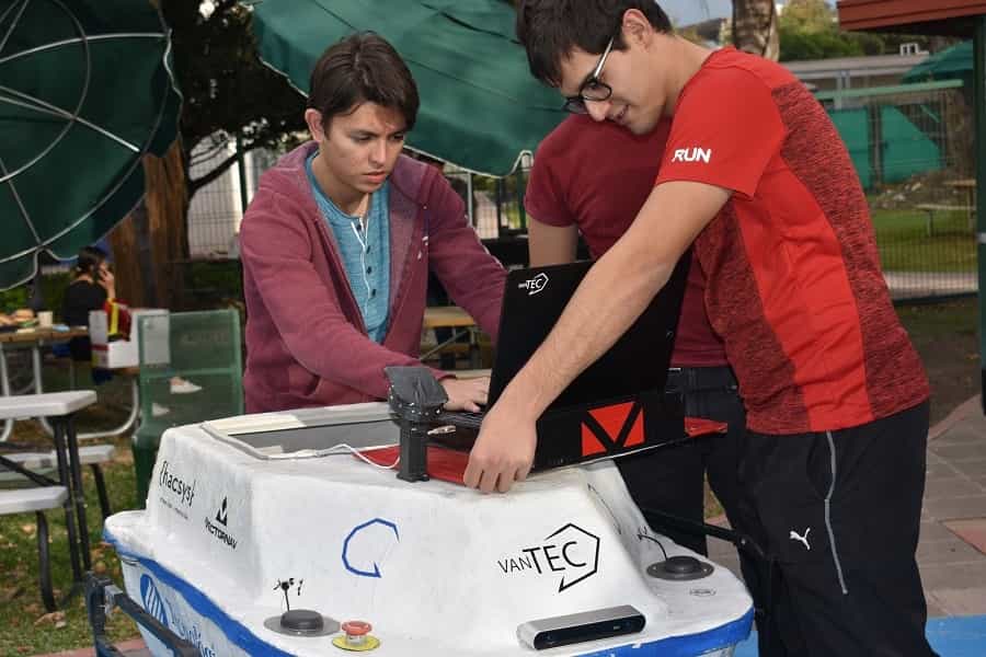 El equipo compite anualmente en RoboBoat.